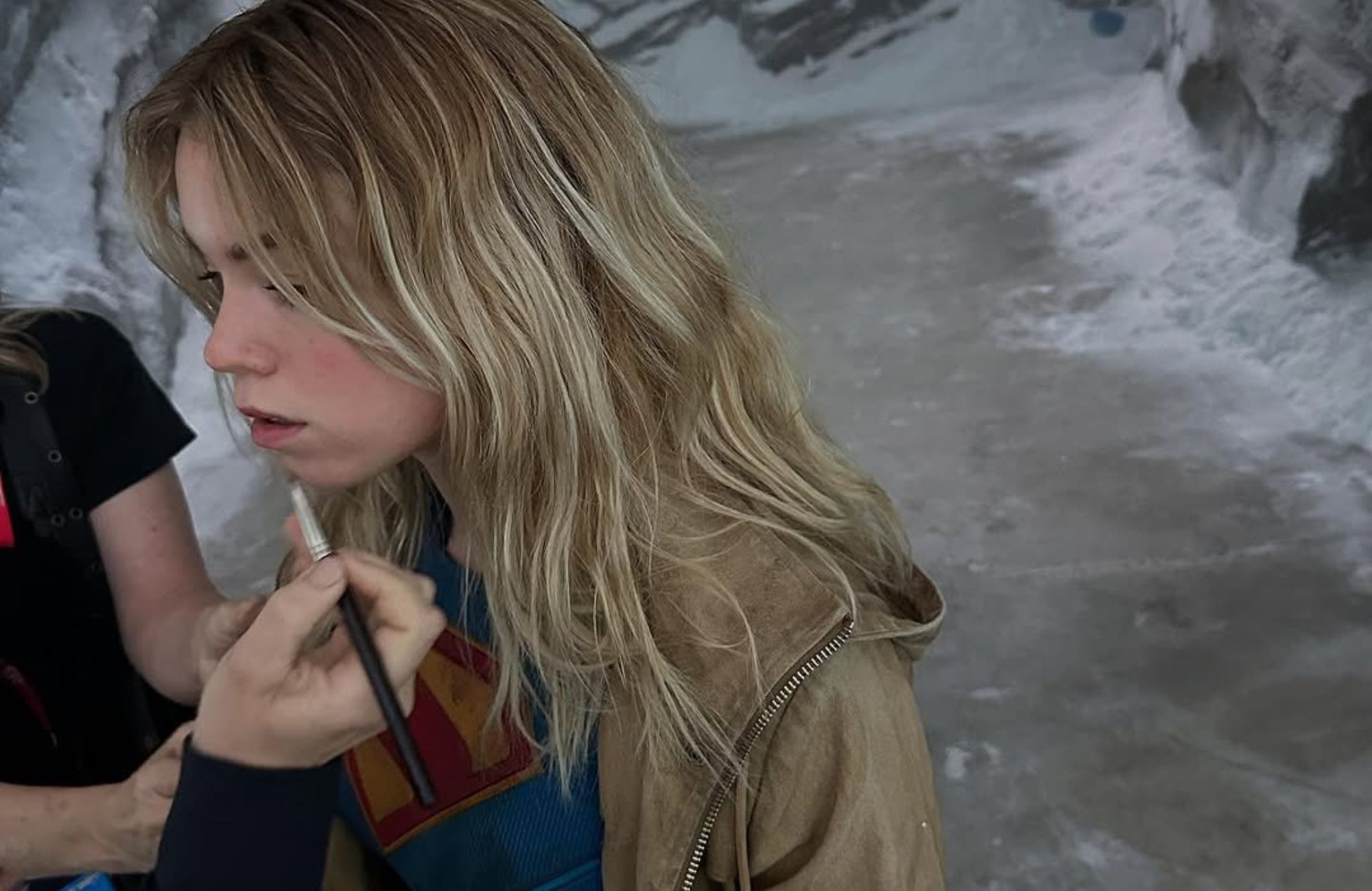 James Gunn revela imagem oficial da Supergirl e inverte slogan do novo Superman